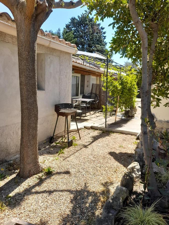 Chambres D'Hotes Chez Cecile A Lagnes ภายนอก รูปภาพ