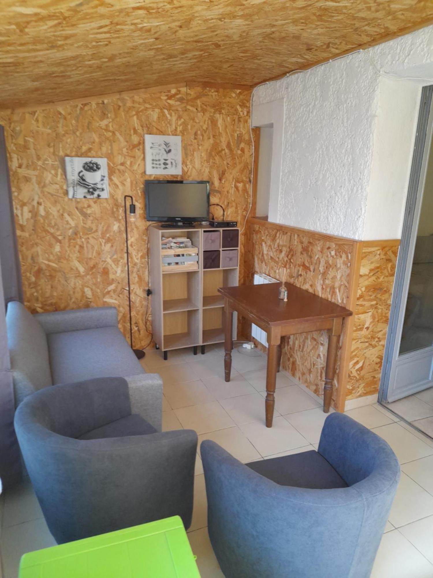 Chambres D'Hotes Chez Cecile A Lagnes ภายนอก รูปภาพ